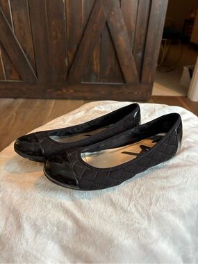 Anne Klein Black Quilted Fabric Ballet Flats with Patent Toe 7.5